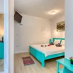 Holiday home Beeindruckende 5-sterne-villa Mit Meerblick, Sauna, Gym, Beheizten Privatpool, Spielplatz, Bbq Hreljin