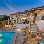 Beeindruckende 5-sterne-villa Mit Meerblick, Sauna, Gym, Beheizten Privatpool, Spielplatz, Bbq Holiday home