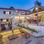 Holiday home Beeindruckende 5-sterne-villa Mit Meerblick, Sauna, Gym, Beheizten Privatpool, Spielplatz, Bbq