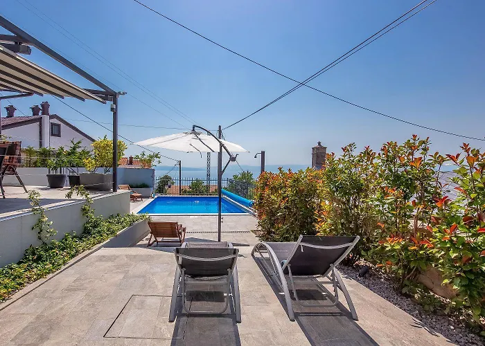 Beeindruckende 5-sterne-villa Mit Meerblick, Sauna, Gym, Beheizten Privatpool, Spielplatz, Bbq Nyaraló Hreljin