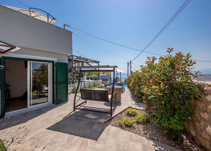 Nyaraló Beeindruckende 5-sterne-villa Mit Meerblick, Sauna, Gym, Beheizten Privatpool, Spielplatz, Bbq Hreljin
