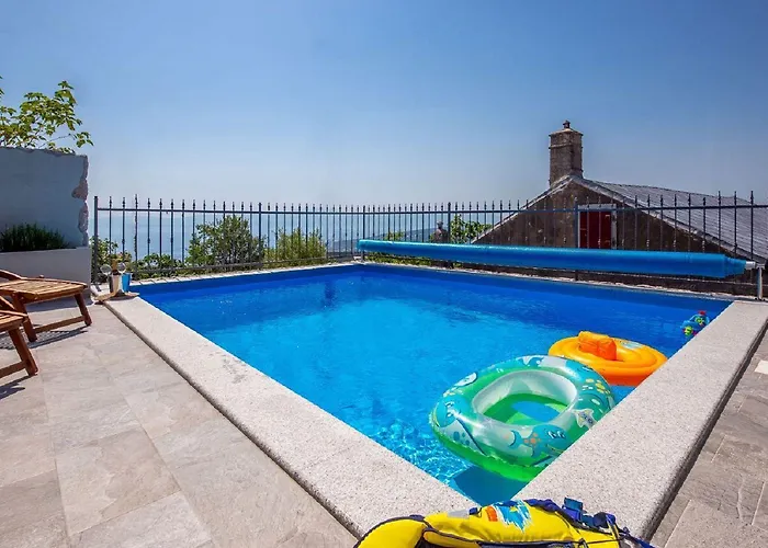 Beeindruckende 5-sterne-villa Mit Meerblick, Sauna, Gym, Beheizten Privatpool, Spielplatz, Bbq Hreljin