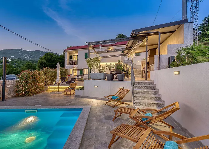 Beeindruckende 5-sterne-villa Mit Meerblick, Sauna, Gym, Beheizten Privatpool, Spielplatz, Bbq Nyaraló