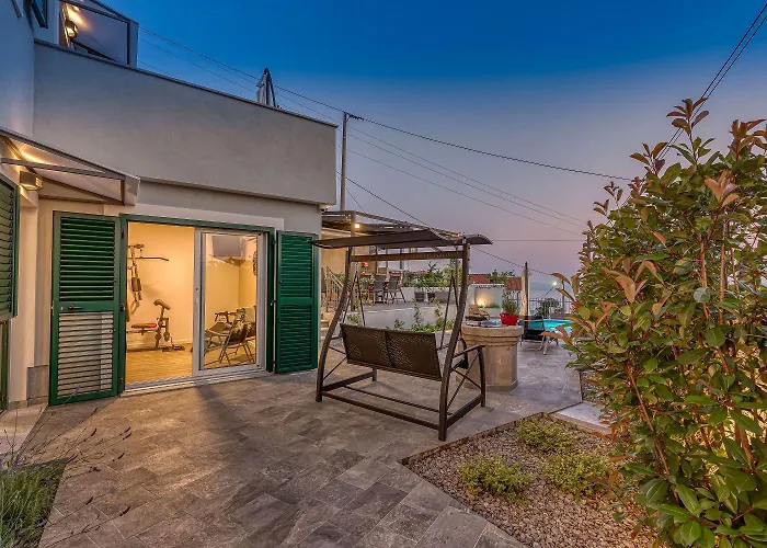 Beeindruckende 5-sterne-villa Mit Meerblick, Sauna, Gym, Beheizten Privatpool, Spielplatz, Bbq Hreljin